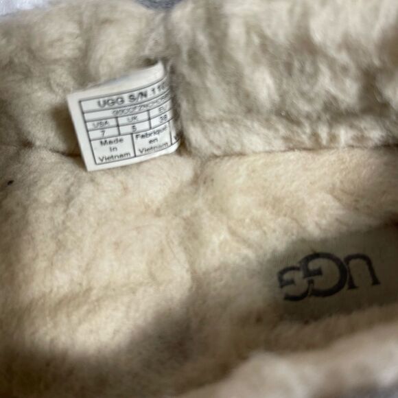 UGG leather suede gray moccasins with sheep skin lining rubber soles siz… - Picture 10 of 10